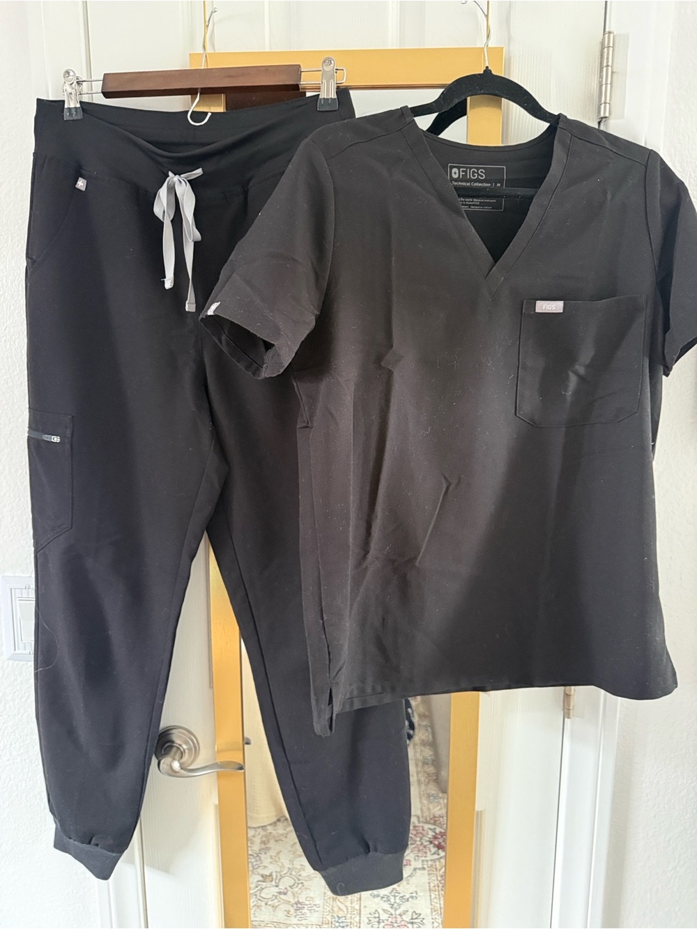Figs Women’s Scrub Set Size Medium. Zamora Jogger Pants Regular fit.
